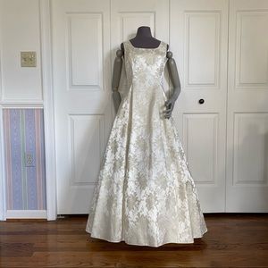 Jacquard floral cream gown with gold accent